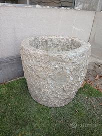 antico vaso in pietra