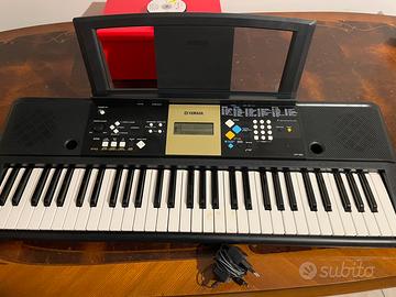 Tastiera Yamaha  YPT-220