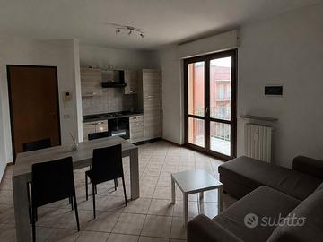 Bilocale arredato con balcone a Seregno