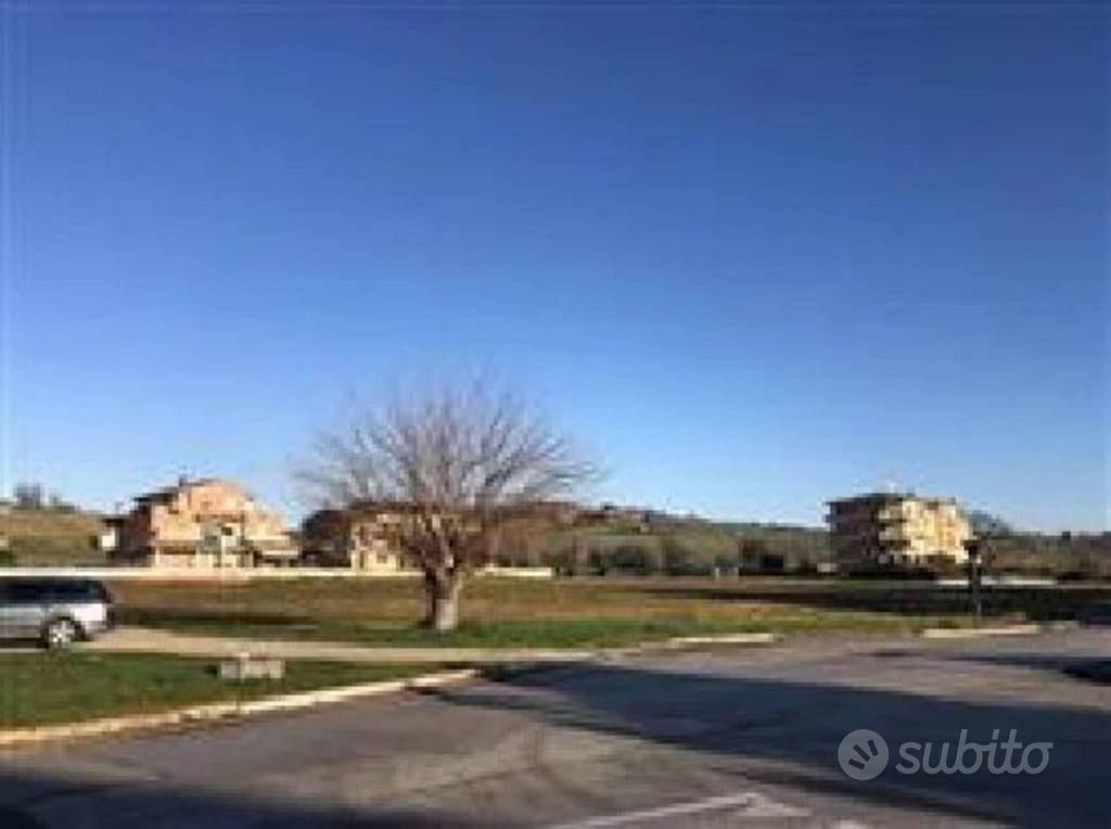 Immobile in asta di 2920 m² a Pollenza - Vista 3