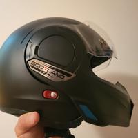 casco con mentoniera ribaltabile