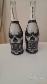 Bottiglie vuote con foro