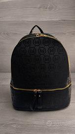 Zaino nero elegante con dettagli dorati