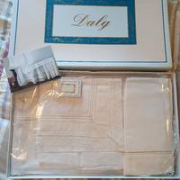 Lenzuola matrimoniali con pizzo macrame' 