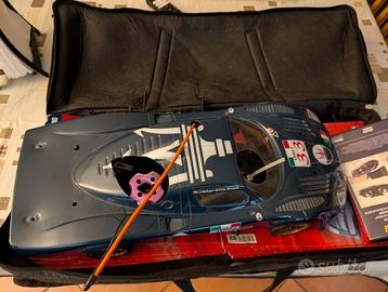 modellino a motore MASERATI MC12