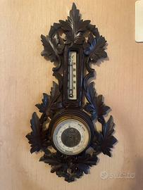 Barometro antico in legno intagliato