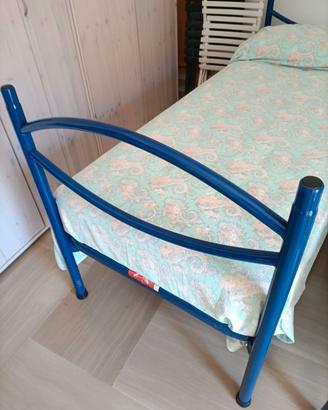 2 letti in acciaio blu 