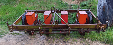 Seminatrice meccanica 4 file