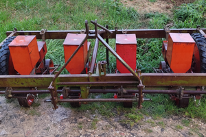 Seminatrice meccanica 4 file