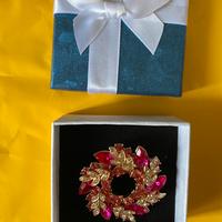 Spilla rosa con scatola nuova