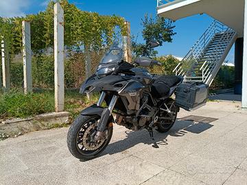  Moto Benelli TRK 