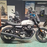 Moto Guzzi V7 IV Stone