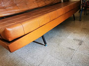 Divano Vintage in Ecopelle