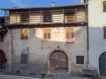 SOPRAMONTE, CASA SINGOLA DA RISTRUTTURARE