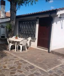 Pomezia bilocale con giardino