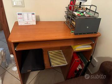 Scrivania porta pc