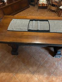 Tavolo in legno inciso a mano