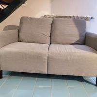 Divano a due posti Ikea, disponibile fino al 17/02