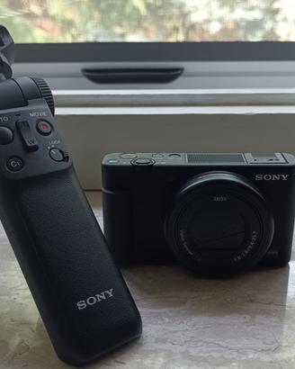 Sony ZV-1 con grip/treppiede Sony GP-VPT3