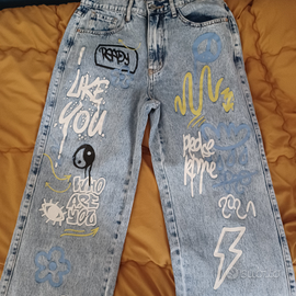 Scritte deals sui jeans