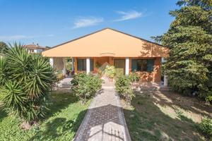 VILLA SINGOLA A ROSETO DEGLI ABRUZZI