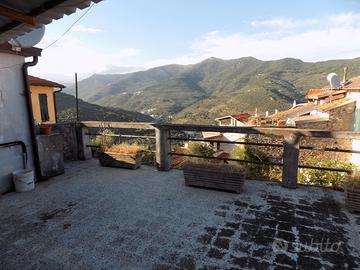 Bestagno in centro paese a pochi passi dalla piazz