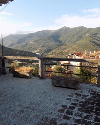 Bestagno in centro paese a pochi passi dalla piazz