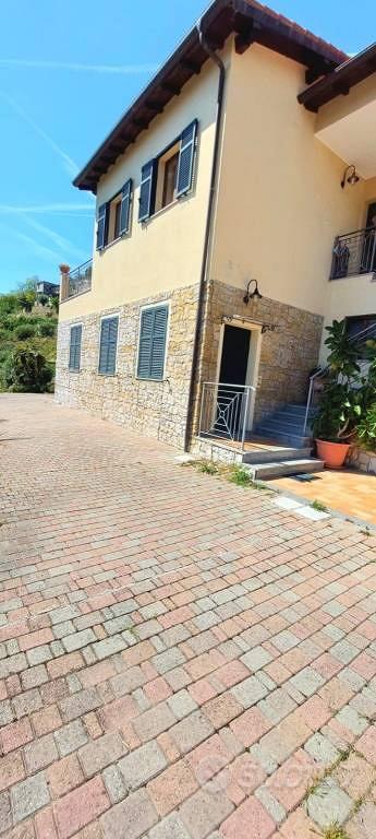 Villa di 244 m² con più di 5 locali a Bordighera - Vista 2