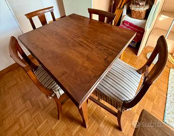 Tavolo allungabile con sedie