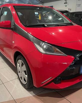 Toyota Aygo 1.0 69 CV 5 porte x-cool - automatica