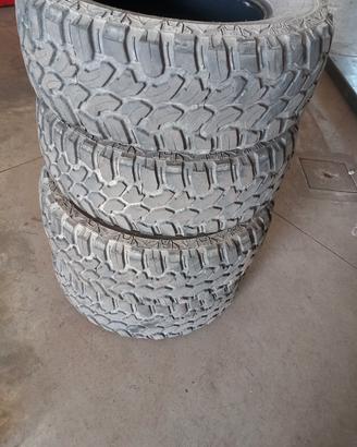gomme usate per auto, camion e trattori