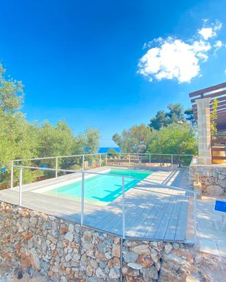 Villa frontemare con piscina privata