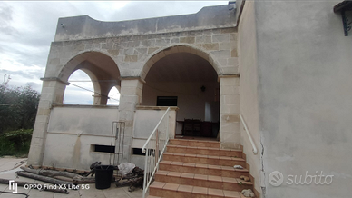 Villa immersa nel verde