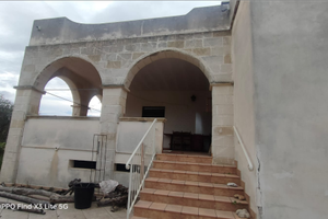 Villa immersa nel verde