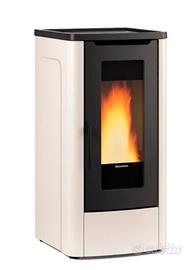nuovissima stufa a pellet elegante 