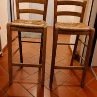 sgabelli in legno con effetto invecchiato 