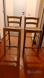 sgabelli in legno con effetto invecchiato 