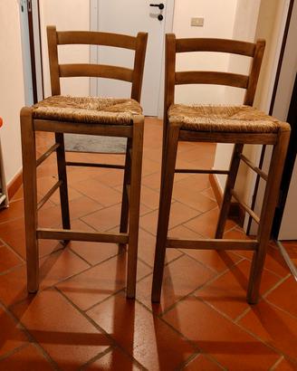 sgabelli in legno con effetto invecchiato 