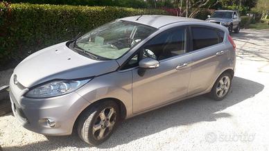 Ford fiesta 2011 1.4 diesel incidentata