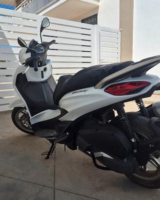 Piaggio Beverly 300 bianco 