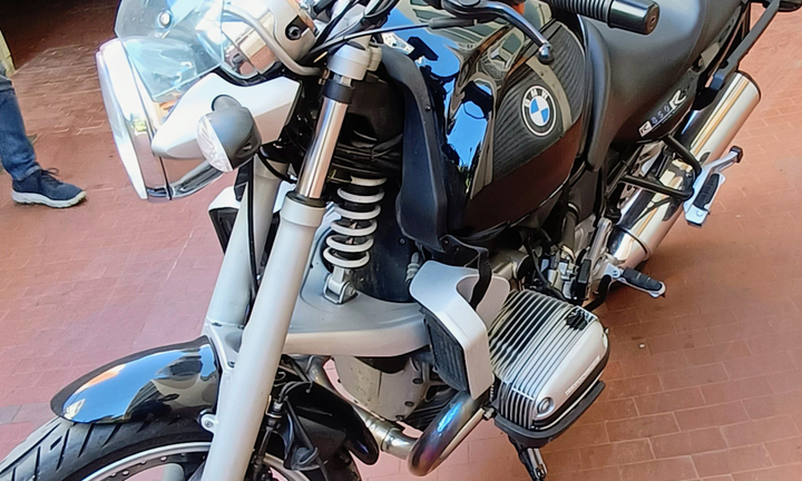 BMW R850R ha percorso soli km 25800