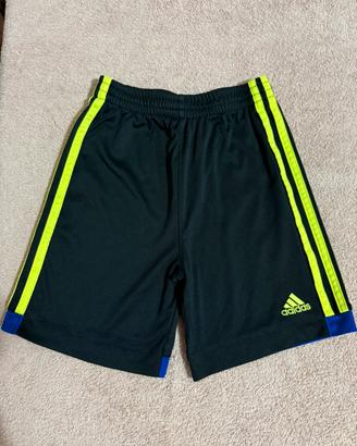 Pantaloncini adidas bambino taglia 4 anni