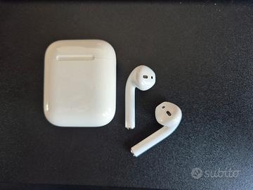 Apple AirPods 2 con custodia
