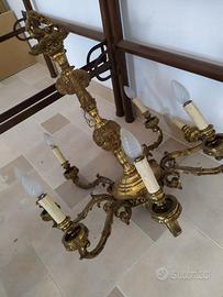 antico lampadario in ottone