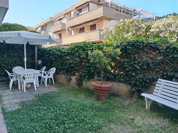 Bilocale con giardino a 100 metri dal mare