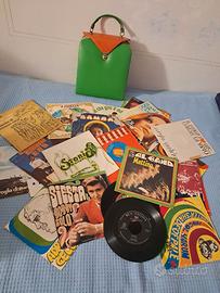 lotto  vinili 45 giri con valigetta 