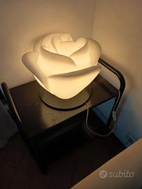 LAMPADA DA TAVOLO A FORMA DI ROSA
