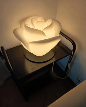 LAMPADA DA TAVOLO A FORMA DI ROSA