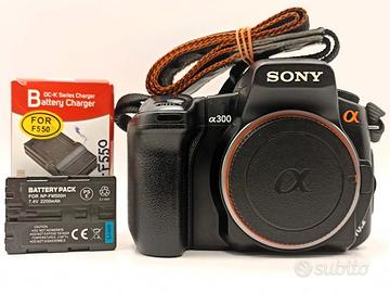 Sony Alpha A300 Fotocamera digitale con accessori.