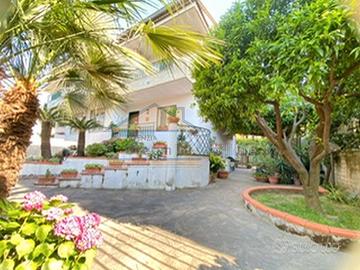 Villa in Via Giacinto Gigante